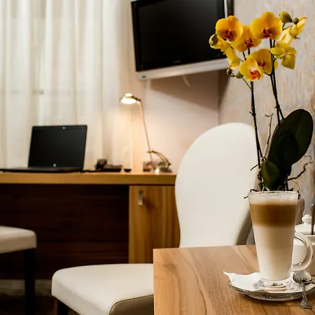 Hotel Tulip - Patio 3*