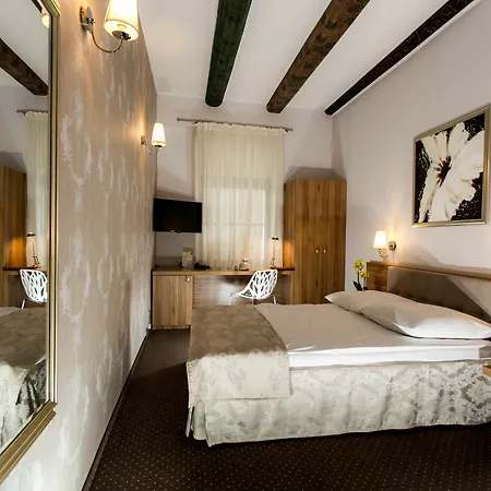 Tulip - Patio Hotell 3*